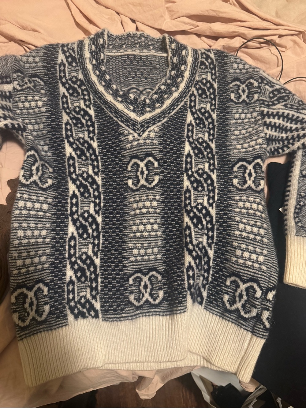 Chanel cable knit Sweater size 36
Wool